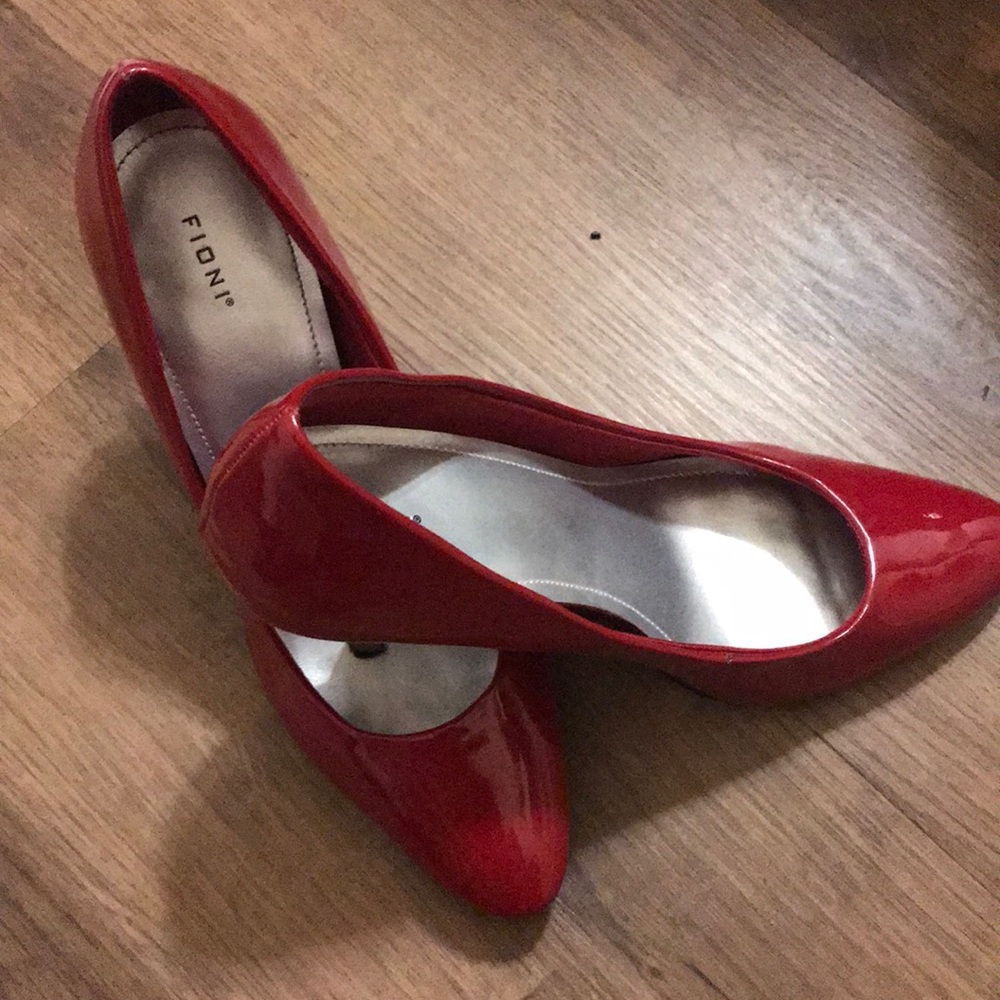 Red heels - Picture 3 of 3